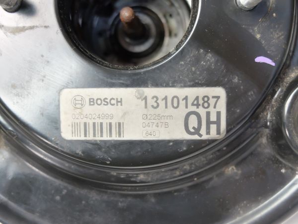 Serwo Hamulcowe 13101487 0204024999 Opel Corsa C QH Bosch