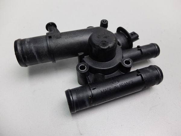 Obudowa Termostatu 1,9 DCI 8200641307 Renault Scenic II