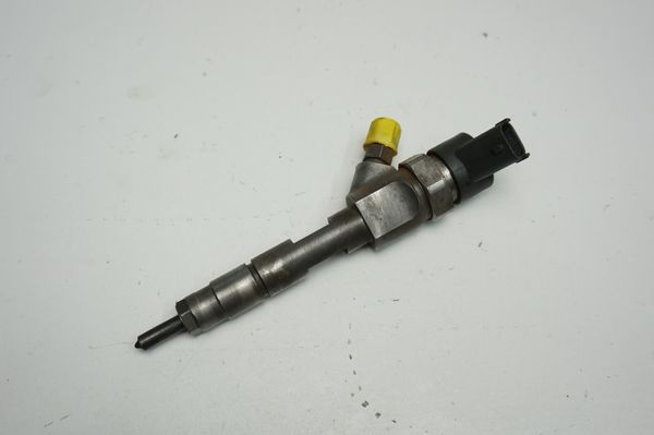 Wtryskiwacz 8200238528 0445110146 1,9 dci Trafic 2 Renault 
