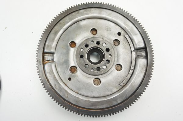 Koło Dwumasowe 8200143210 1,9 dci Renault Laguna 2 01-05 415020210 LUK
