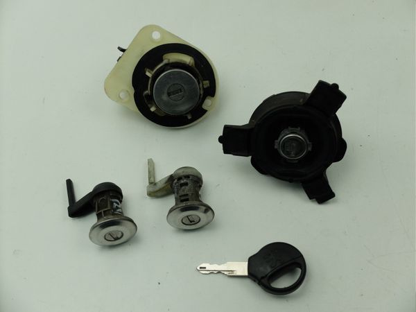 Zamek Drzwi Prawy/Lewy Peugeot 206 CC 8726V8 1508C1 