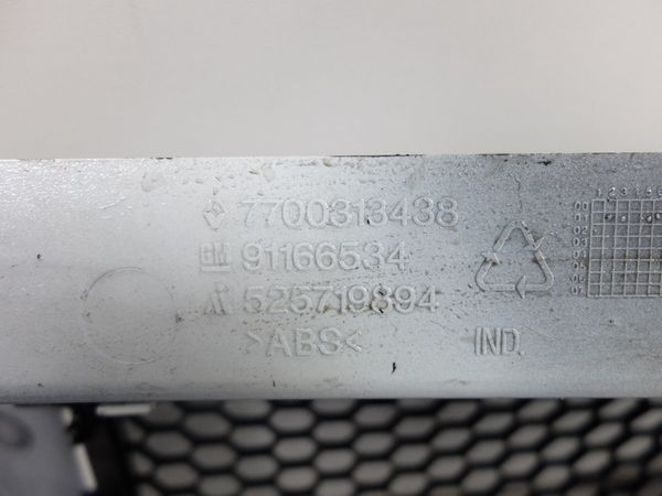 Atrapa Grill Renault Trafic II 7700313438 01-06