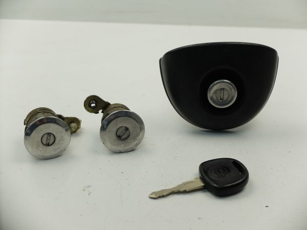 Zamek Drzwi Klapy Opel Agila 167L 167R