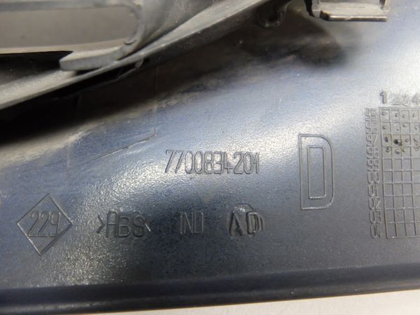 Atrapa Grill Prawy Renault Megane I 7700834201 95-99