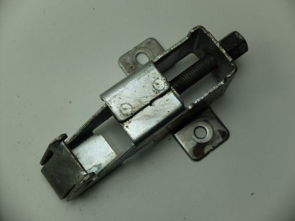 Mocowanie Koła Zapasowego Dacia Duster 572210001R