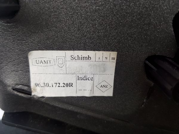 Lusterko Prawe Sandero 2 Logan 2 963017220R Dacia