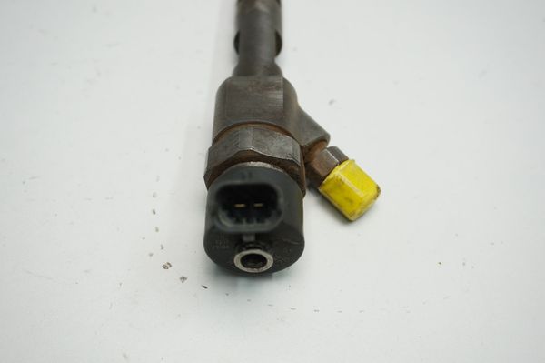 Wtryskiwacz 8200238528 0445110146 1,9 dci Trafic 2 Renault 