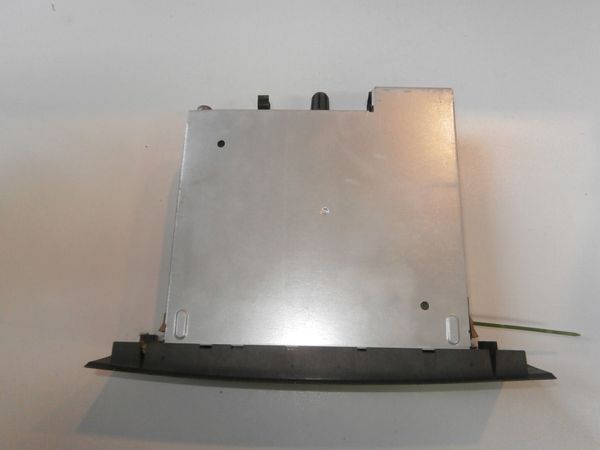 Radio CD Tuner List 8200057668  Renault Vel Satis 