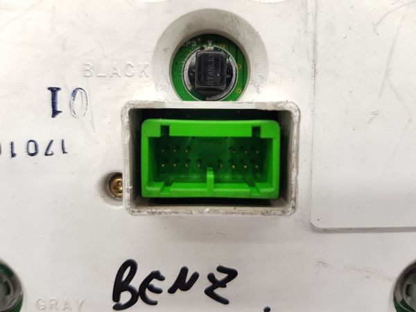 Licznik Volvo S60 V70 8637993 69294-620T