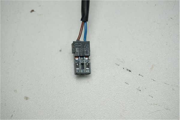 Przycisk Otwarcia Szyby Tylnej Klapy 6405K3 C5 407 Sw