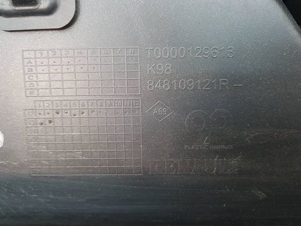 Listwa Klapy Tył 848109121R Clio 4 Renault
