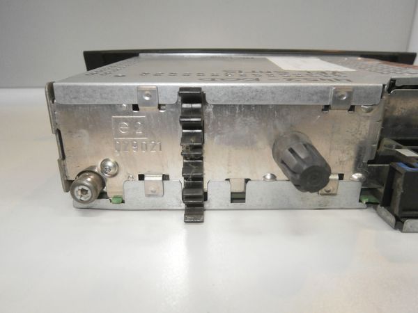 Radio CD Tuner List 8200057668  Renault Vel Satis 